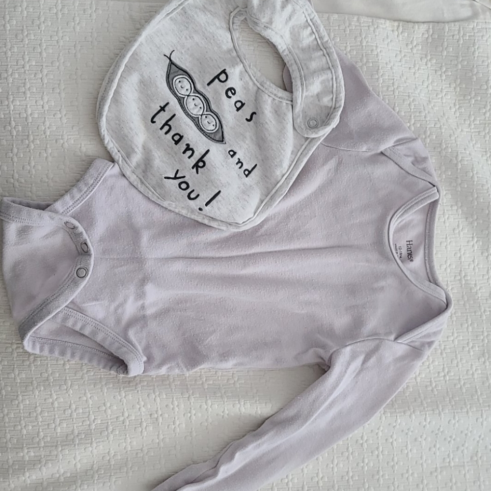 Hanes, 12-18 mo, grey) looks purple on the photo)